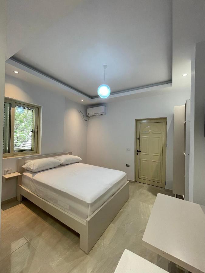 John'S Holiday Home Влёра Экстерьер фото