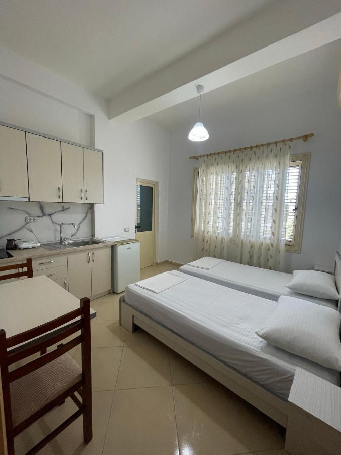 John'S Holiday Home Влёра Экстерьер фото