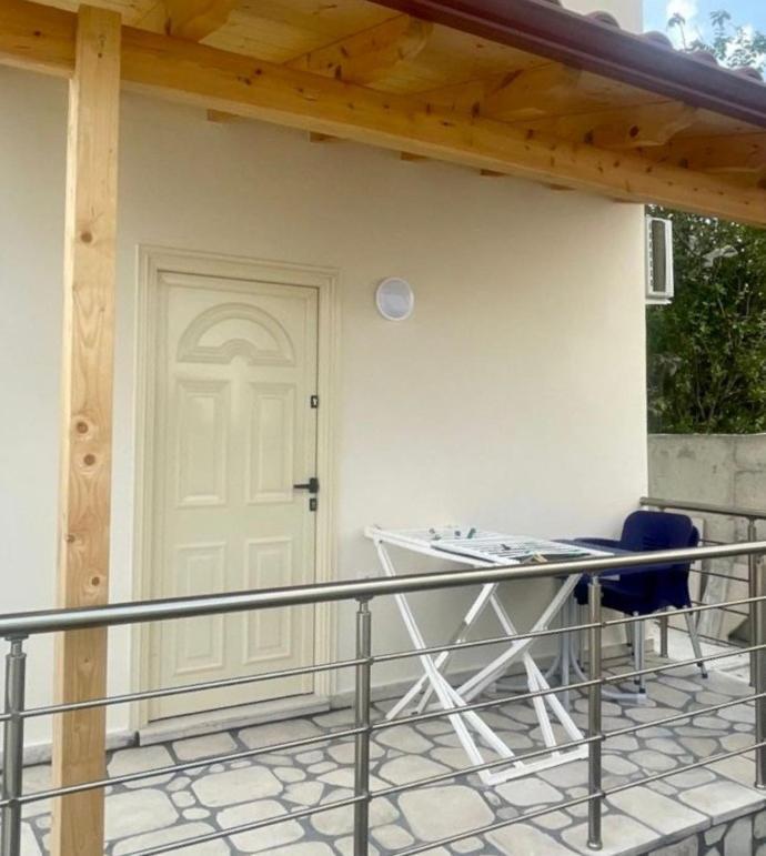 John'S Holiday Home Влёра Экстерьер фото